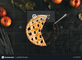 Premium Flat Lay With Arranged Apple Pie With Cake Server And Fresh Apples Isolated On Black Surface Photo Download In Png Jpg Format Fresh Apples Apple Pie Cake Server