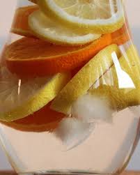 Inspirasi kombinasi buah infused water untuk segarkan harimu. Manfaat Infused Water Untuk Kesehatan Popmama Com Community