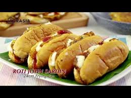 Sesekali tukar selera dengan roti john sardin pun sedap juga kan? Resepi Roti John Sardin