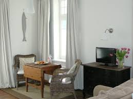 Im obergeschoss vom haus silbermöwe befinden sich drei schlafzimmer für 6 erwachsene und 1 kleinkind mit einem sehr schönen raumangebot. Villa Silbermowe Appartement 2 In Wyk Schleswig Holstein