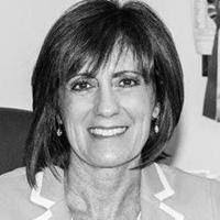 Elizabeth Plunkett's Instagram, Twitter & Facebook