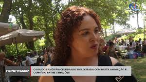 #Lousada A celebração do Dia dos Avós em Lousada reuniu centenas de pessoas  num evento marcado pela emoção e alegria. O convívio contou com uma missa  solene, um grande piquenique e um concerto dos ...