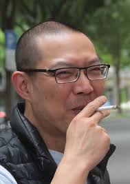 Der Zeitplan ist eng getaktet: Zehn-Minuten-Intervalle. Am Ende: Das  Portrait einer Maschinerie: Oper von hinten