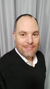 Hello everyone I'm new to this, I am 39 years old with no kids and never  been married…i do go to school and I do work…I don't observe shabbas but I  do