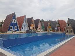 Kita semua terbiasa dengan gaya cape cod dan bentuk kotak ketika datang ke rumah kita. 40 Tempat Menarik Di Melaka Yang Anda Takkan Percaya