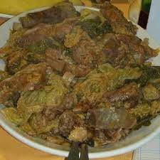 Cari amici visto il freddo che in questi giorni è calato in tutta italia il vostro gulliver vi propone dal ricettario fornito da pepe il portoghese un piatto invernale tipico del nord molto. Posciandra La Cassoeula Tradizionale Con Verza E Costine Di Maiale Diredonna