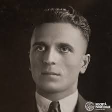 Maria Manfre's Instagram, Twitter & Facebook