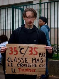 🇫🇷 Les lycéens ont fait part de leurs revendications en ce jour de protestation avec des pancartes parfois originales !