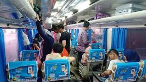 Anda akan mendapatkan rejeki yang melimpah ruah. Mimpi Naik Kereta Api Cara Golden