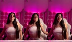 Traviesa Bellacuentos Muestra Su Culo En Stream | PimpBunny