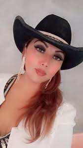 𝓔𝓻𝓲𝓴𝓪 𝓐𝓻𝓬𝓮 𝓥𝓸𝔃 𝔂 𝓔𝓼𝓽𝓲𝓵𝓸