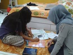 Mereka tidak akan merasa malu untuk membersihkan. 9 Profesi Yang Bisa Ditekuni Ibu Rumah Tangga Untuk Menghasilkan Uang Bagi Keluarga