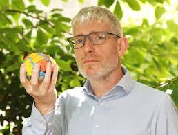 Lerares, douanier en bediende in een supermarkt: zo gaat het nu met Davina,  Britt en Tamara van M-Kids