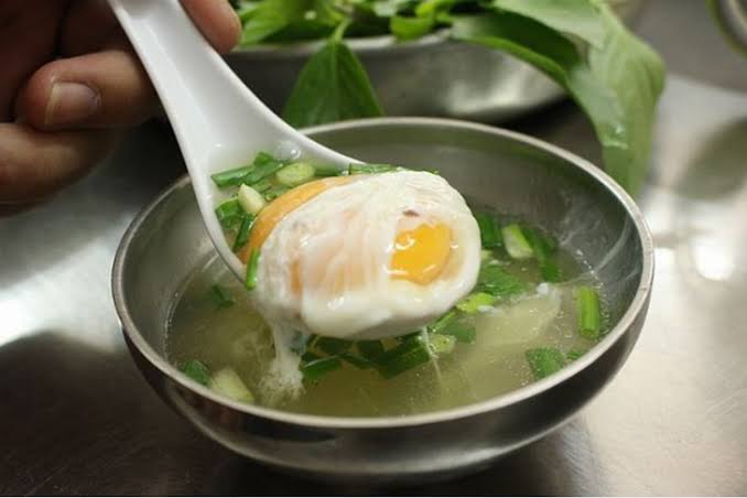 Trứng gà sống, trứng gà chần có bổ hơn trứng luộc chín? - Tuổi Trẻ Online