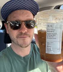 If anybody loves the Iced Brown Sugar Oatmilk Shaken Espresso but doesn't  want to pay $7 I got a life hack for ya. Get the Iced Triple shot Blonde  Espresso, 2 pumps