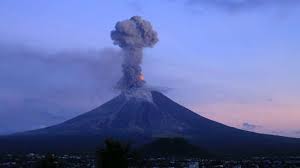 Detik detik gunung berapi krakatau meletus mengerikan krakatau volcano 17 oct 2018. Hujan Debu Melanda Filipina Amaran Tsunami Gunung Berapi Dikeluarkan Remaja