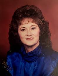 Dee Kelley's Instagram, Twitter & Facebook