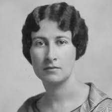 Esther Hansen's Instagram, Twitter & Facebook