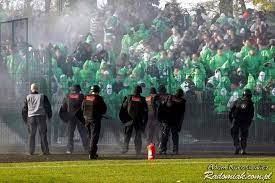 A wrongfully expelled harvard undergrad moves to london, where he is introduced to the violent underworld of football hooliganism. Radomiak Hooligans Polish Hooligans Facebook
