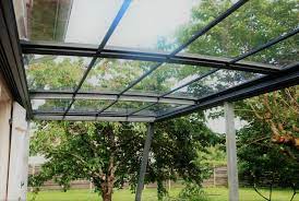 Elle peut disposer d'une toiture en lattes de bois, en fer forgé, en bambou, en toile ou aussi en polycarbonate. Pourquoi Choisir Une Pergola A Toit En Polycarbonate Azenco
