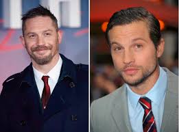 Nikdo mě totiž nepřesvědčí o tom, že se chtěl podobnému tokání upsat tom hardy. Sip Utajena Dvojcata Celebrity Ktere Jsou Si Neskutecne Podobne