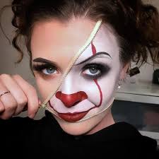 Un jeune homme maquillé comme un clown. Like This Nose Schminken Halloween Halloween Makeup Kreatives Makeup