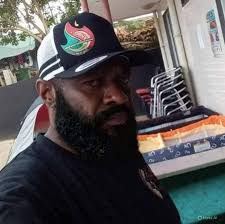 Folm post blo JOHN SMITH TU, long page ia about Robson Tigona blo awardem  hem I km long Meteo long port Vila olsem responsible man, I Luk olsem  majority blo ol comments