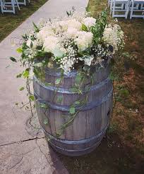 Wine Barrel Floral Arrangement Winery Wedding Vineyard Wedding Folino Estate Winebarrel Weinfass Garten Hochzeitsbogen Blumen Weinfass Hochzeit