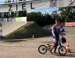 It shows how he starts for a sprint, takes a number of hills and … Workshop Mit Niek Und Justin Kimmann Rg Hamburg
