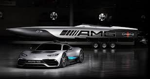 Un Bateau Cigarette Racing Facon Mercedes Amg Project One