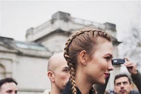 Trova una vasta selezione di treccia capelli a accessori per. Capelli 2020 20 Trecce Da Copiare Vogue Italia