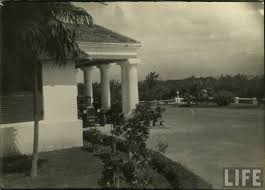 File:A British bungalow in India during ...