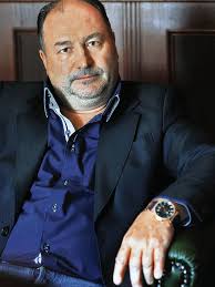 Michal David kašle na karanténu: S klávesami jazdí za svojimi fanúšikmi!