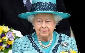 La autoridad y dignidad de la reina isabel ii está tan arraigadas entre en los ingleses, que es difícil entender por completo la emoción por su coronación, el 2 de julio de 1953. Reina Isabel Ii Antes Y Despues Asi Se Veia De Joven