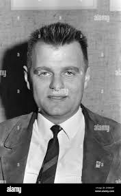 Aktuell 4-7-1971 : Fra høyre mot venstre. Ronald Bye, sekretær i Det  NorskeArbeiderparti. Foto: Aktuell