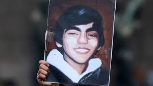 16 haziran 2013 tarihinde, devam eden taksim gezi parkı protestoları sırasında devlete karşı katıldığı eylemde polis tarafından atılan. Berkin Elvan Kimdir Berkin Elvan Olayi Nedir