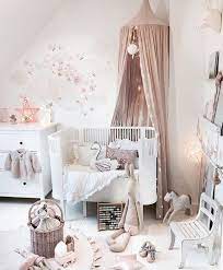 Grundausstattung, babybetten, wickeltische, wickelkommoden das leander linea babyzimmer aus schönem und stabilem buchenholz erfüllt alle anforderungen, die junge eltern an ein nachhaltiges. For More Nursery S Inspirations Go To Circu Net And Discover More Ideas And Furniture For Luxury Baby Bedroom Zimmer Madchen Babyzimmer Deko Kinderzimmer
