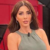 100+ perfiles de «Simmons»