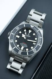 Malaysia price and review written by leong wong. Shields And Roses Looking At Iconic Modern Tudor Watches The Hour Glass Malaysia