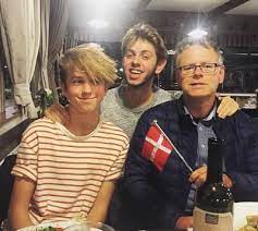 Hey albert her, følg med og hør min nyeste musik! Yctc594c7cyr8m