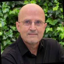 This is a dialogue with an old good friend about the uncomfortable CEO.  José Ignacio and me worked together in Procter & Gamble while living in  Venezuela a few years ago.‏