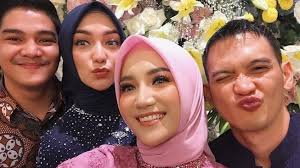 Rezky aditya lebih tau seorang citra kirana daripada ciki se. Dekat 4 Bulan Rezky Aditya Dan Citra Kirana Putuskan Menikah