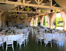 La Salle De L Orangerie Decorations Aux Notes De Vert Noir Et Blanc Eyrignac Mariage Reception Mariage Dans Le Jardin Idee Deco Mariage Reception Mariage
