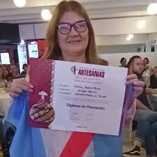 ARTESANAS TEXTILES ENTRERRIANAS DISTINGUIDAS EN LA 40° FERIA INTERNACIONAL  DE ARTESANIAS 2023 Las artesanas que integran la delegación de la Provincia  de Entre Rios, Maria Rosa Gauna de la localidad de Chajarí