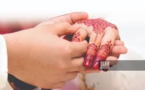 Akad nikah dengan memakai busana tradisional dipadu dgn tatanan hijab yg mnarik menjadikan mempesona. Majlis Nikah Di Wilayah Persekutuan Dibenarkan Bermula Esok