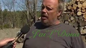 Marc McDermott va au bar Mess Lounge