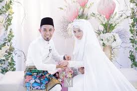 Jelas joy, dia sudah tawar hati dengan hafiz yang dianggapnya gagal memainkan peranan sebagai suami. Sekitar Pernikahan Hafiz Hamidun Joy Revfa 17 Gambar Video Hafiz Hamidun Selamat Bergelar Suami Kepada Pengasas Kosmetik Siti Ari 2 Tahun Baik Hati Agama