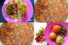 Menu makan siang saya yang bikin boros nasi lagi dengan memasak ayam penyet sendiri, kita jadi bisa mengatur pedasnya sambal yang di mau. Resepi Sambal Ayam Penyet Yang Padu Rasa Dia Confirm Menyegat Siapa Suka Makan Pedas Wajib Cuba Daily Masak