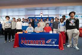 Patriots's football offensive lineman signs with Clemson University