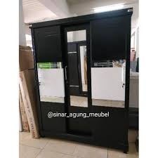 Kamu bisa merapikan baju dengan mudah plus berdandan dengan lemari ini. Lemari Pakaian 3 Pintu Sliding Hitam Murah Shopee Indonesia